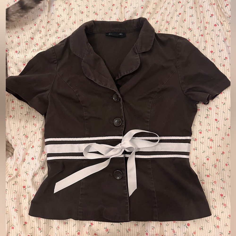 vintage perceptions brown and white stripped button down top with a ribbon belt!